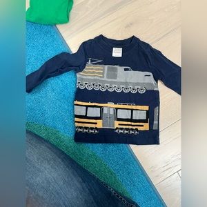 Hanna Andersson 2T long sleeve train shirt 

GUC